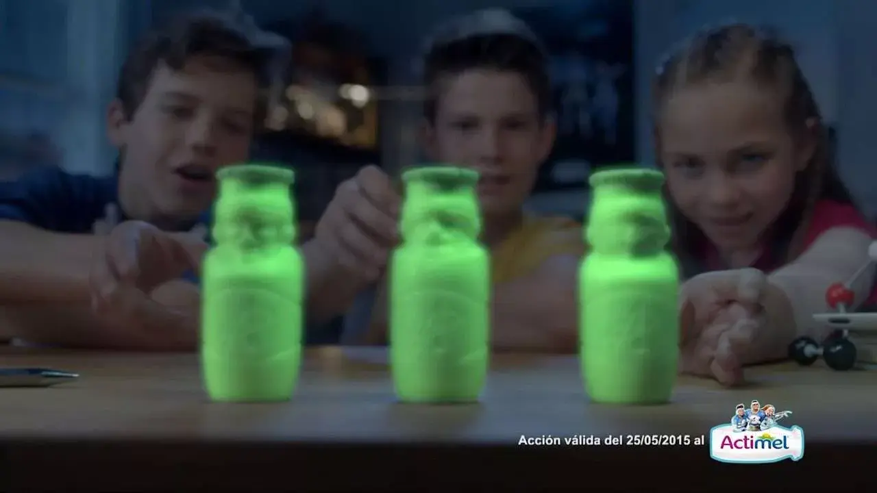 actimel-darkness stills