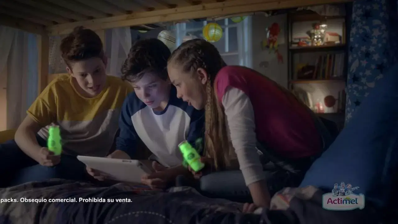 actimel-darkness stills